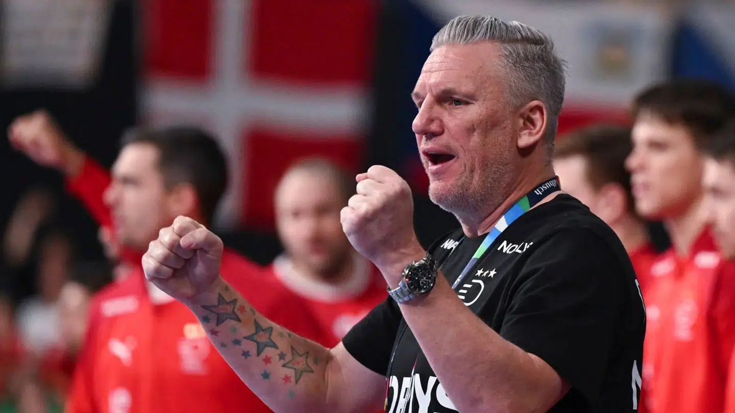 Det er især en episode med landstræneren, der er udgangspunkt for lederen.