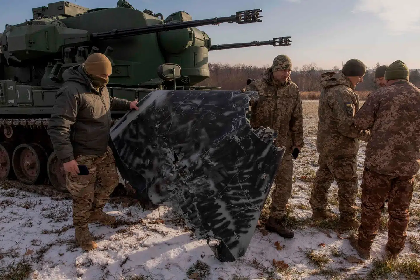 Ukraine mangler for mange soldater ved frontlinjen. Derfor er regeringen ved at udarbejde en ny mobiliseringslov, hvor grænsen for tvangsindkaldelse sænkes til 25 år. Arkivfoto: Roman Pilipey, Scanpix