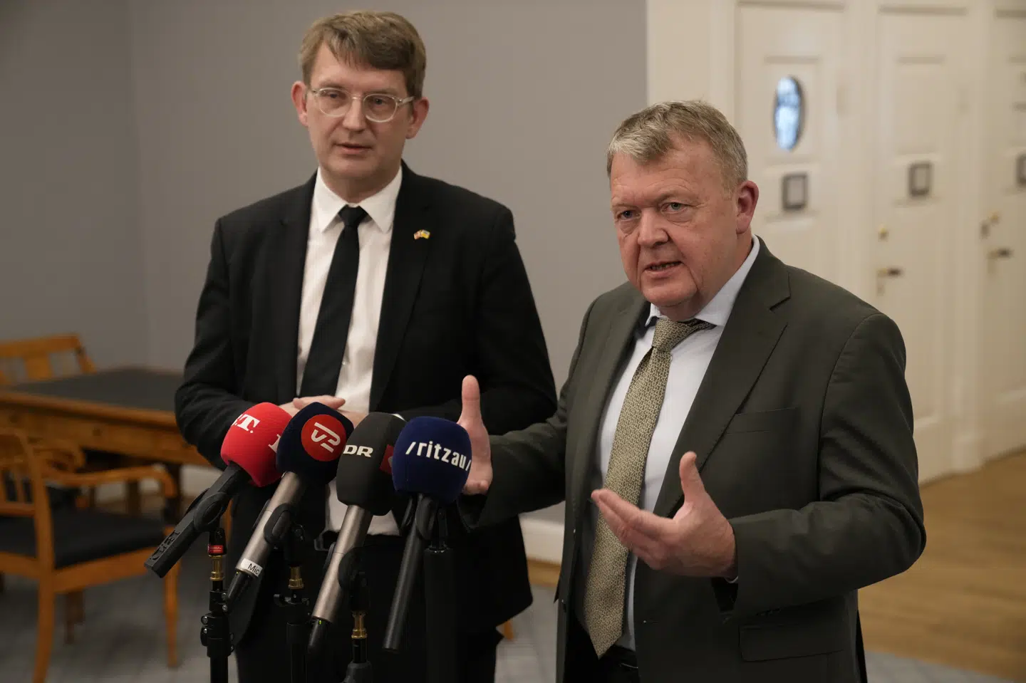 Stabsofficeren, som Folketinget vil udsende, har et andet mandat end de tre, der i forvejen er udsendt til hovedkvarteret i Bahrain, siger forsvarsminister Troels Lund Poulsen (V).