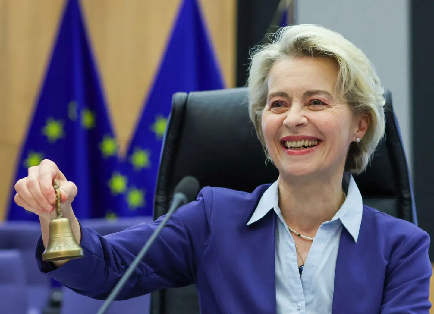 Tyske Ursula von der Leyen er født og opvokset i Bruxelles, tæt på EU-institutionerne, hvor hendes far arbejdede. Hun er uddannet læge og mor til syv børn.