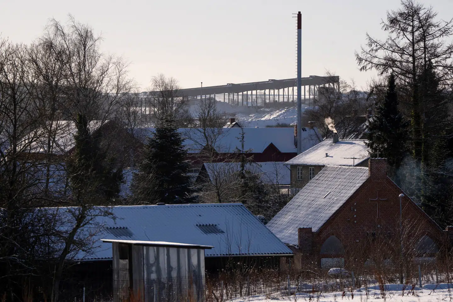 Landsbyen Ølst ved Randers er nabo til Nordic Waste og risikerer at blive dækket at et fem meter tykt jordlag, hvis ikke det lykkes at få jordskredet på Nordic Wastes grund under kontrol.