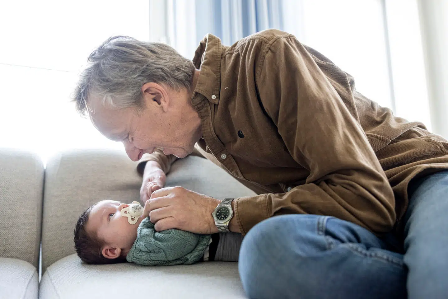 Det har sine fordele at få børn, når man er i 20erne. Men også sine ulemper, mener Poul Madsen, der for få år siden – som 58-årig – blev far til datteren Frieda og nu som 61-årig har fået sønnen Villy.