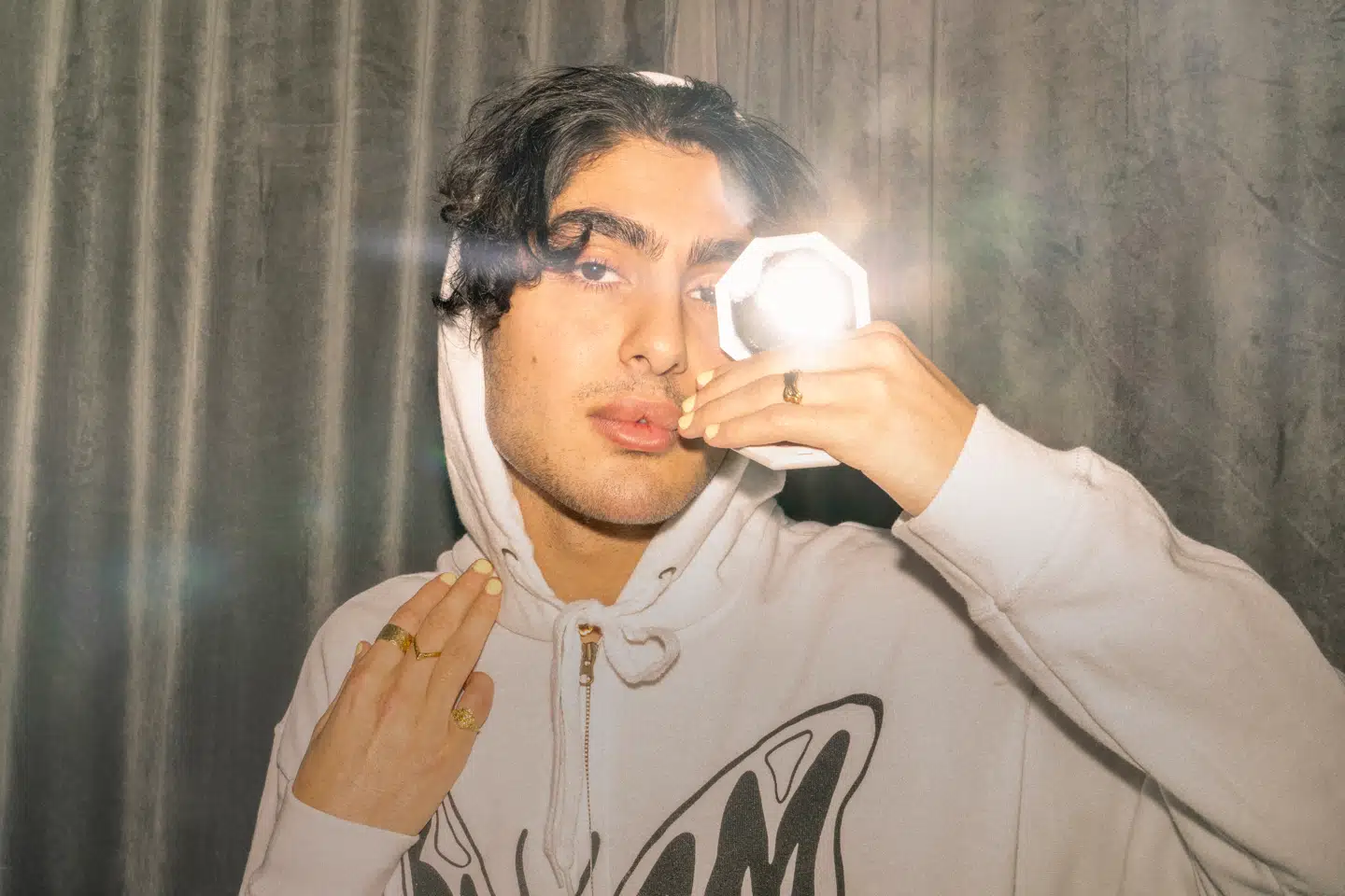 Sinan fortæller, at han håber, at han med sin historie kan inspirere andre. Han håber, at andre tør sige fra og stille sig frem, selvom det kan være svært. Han så ikke selv mange, der var som ham, da han var yngre, så han håber, at han kan være en stor inspiration for andre.