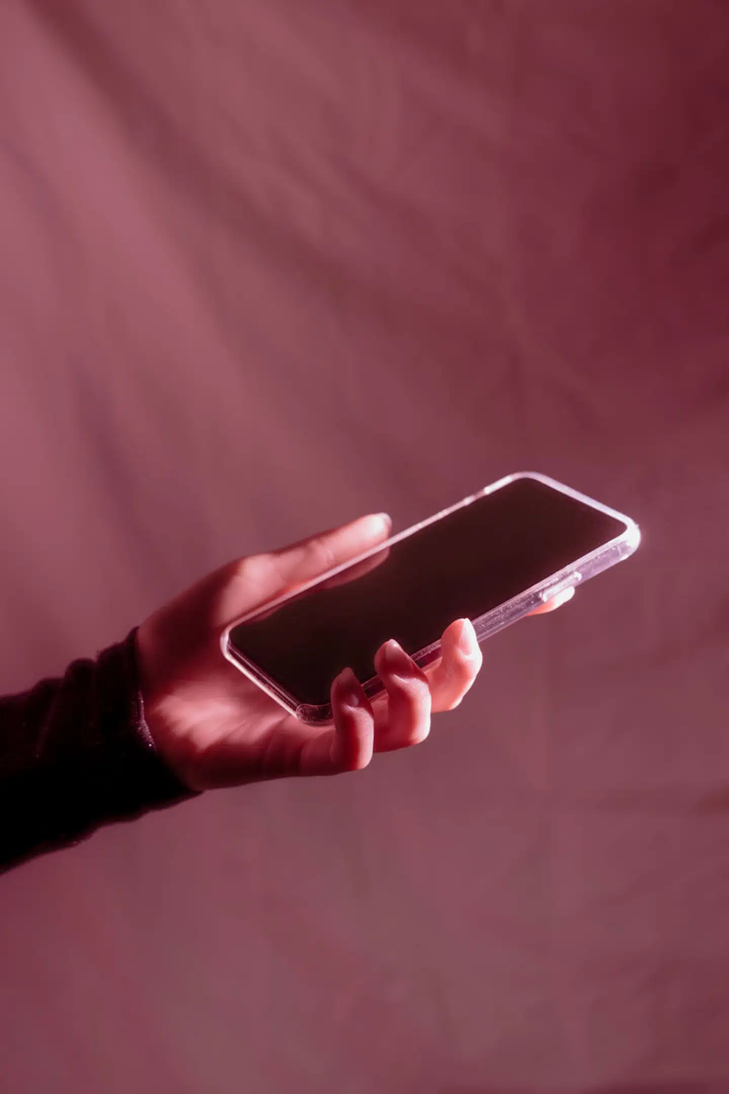 Den norske mand, som er tiltalt for at have bedraget en dansk kvinde, er tidligere dømt til fængsel i Norge for en lignende forbrydelse mod to andre kvinder.