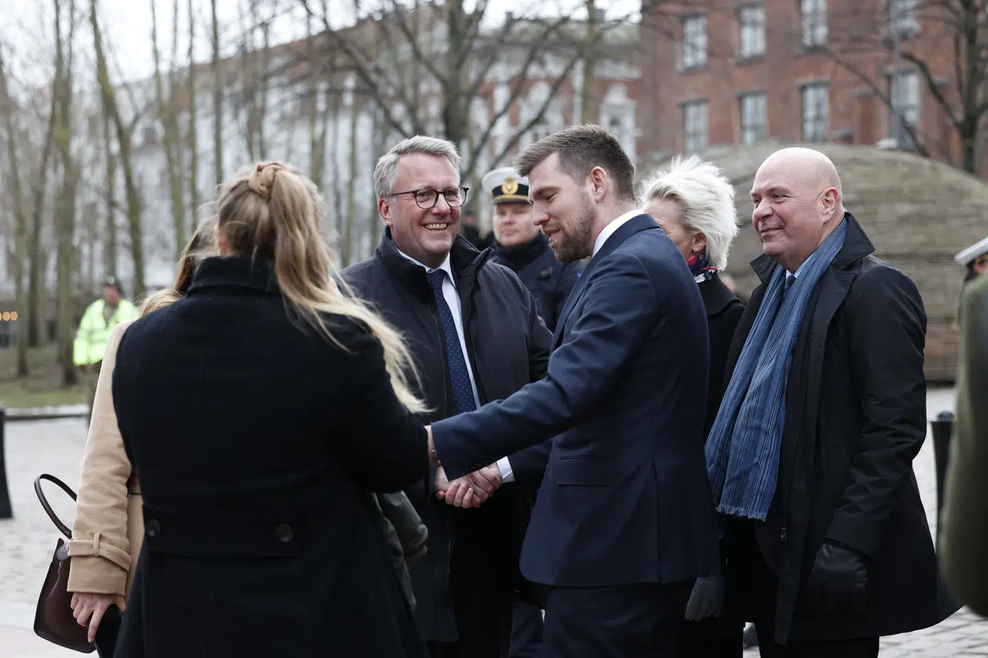 Erhvervsminister Morten Bødskov (S), kirkeminister og minister for byer og landdistrikter Morten Dahlin (V) og formand for Folketinget Søren Gade (V) ankommer til festgudstjenesten.
