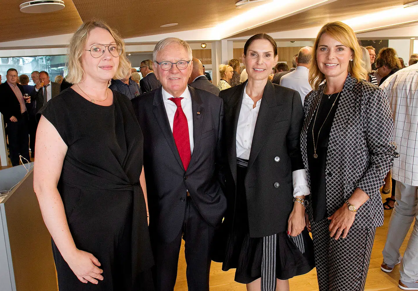 I 40 år har Bernd Griese været den altoverskyggende hovedfigur på Harboes Bryggeri i Skælskør. For nogle år gav han stafetten videre til sin mellemste datter, Karina Harboe Laursen (i midten). Men generationsskiftet endte i en magtkamp, der splittede familien og skadede bryggeriet.