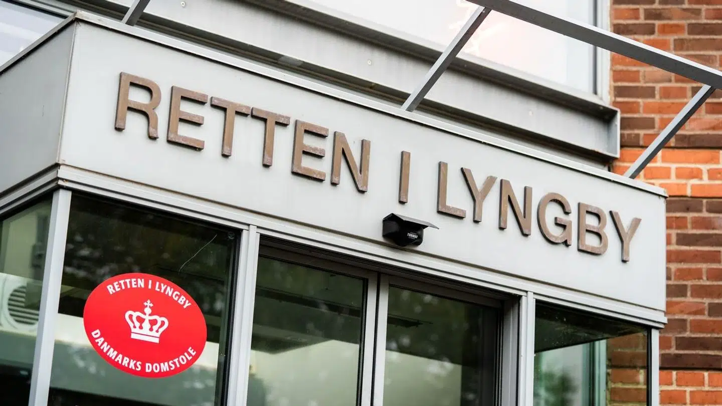 Sagen om blufærdighedskrænkelse af en 17-årig pige i en taxa blev afgjort ved byretten i Lyngby.