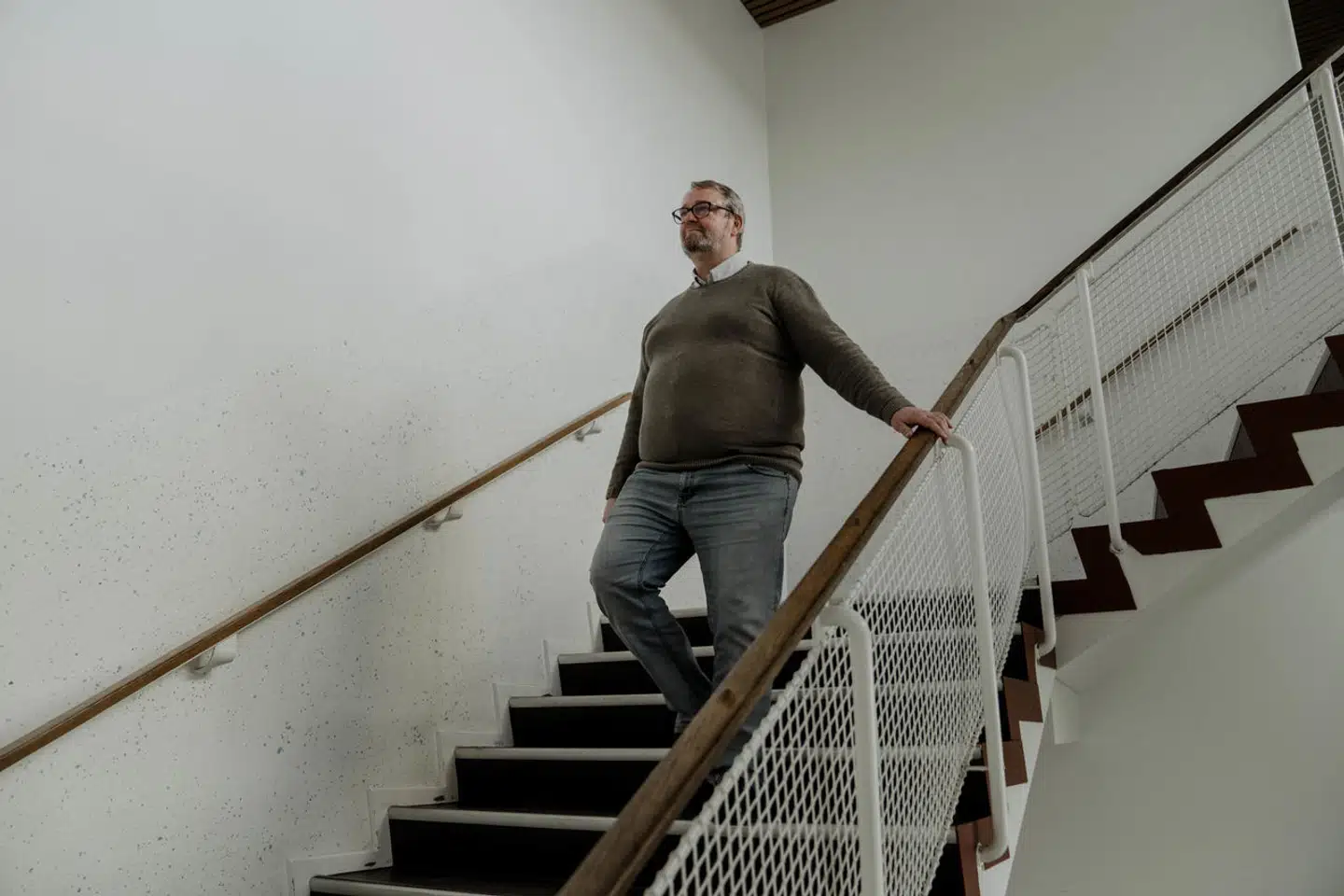 Sidste år besøgte Berlingske skoleleder Søren Friis for at tale om en undersøgelse, der viste, at forældre undervurderede deres børns glæde for at gå i skole. Siden har skolens forældre og lærere klaget over Søren Friis' generelle ledelse.