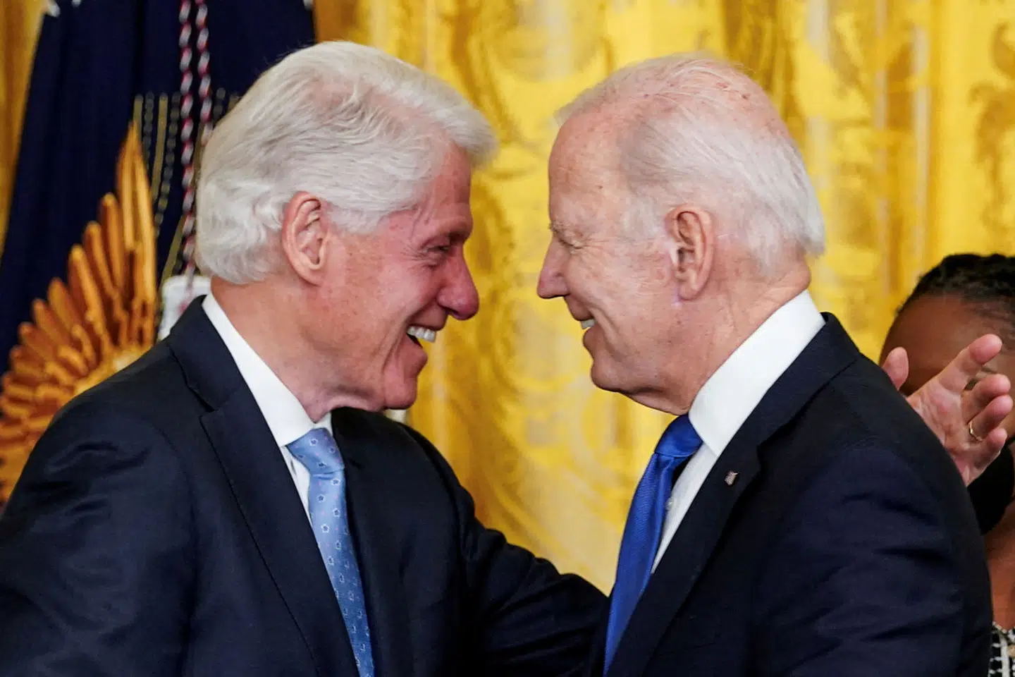 Den tidligere præsident Bill Clinton var sidste år gæst hos USAs nuværende præsident, Joe Biden. De er næsten jævnaldrende, men der er omkring 20 år mellem deres tid ved magten.