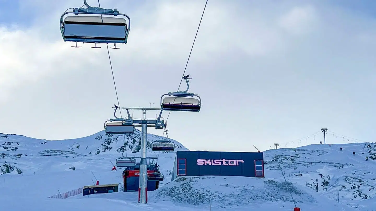 De to danske børn faldt ud af liften, da de gled under bøjlen.