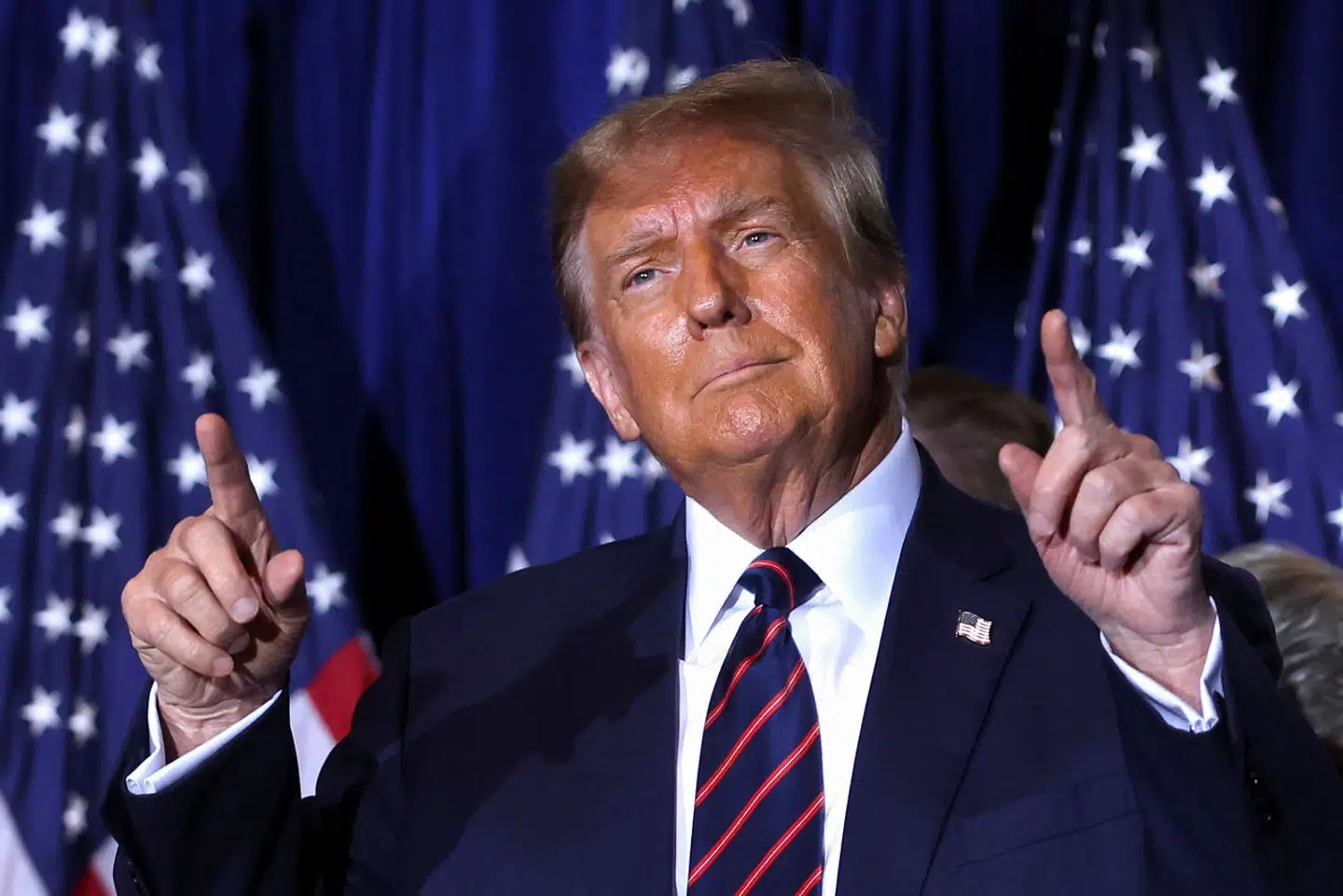 Trump fejrer sin sejr i en tale efter valget i New Hampshire.