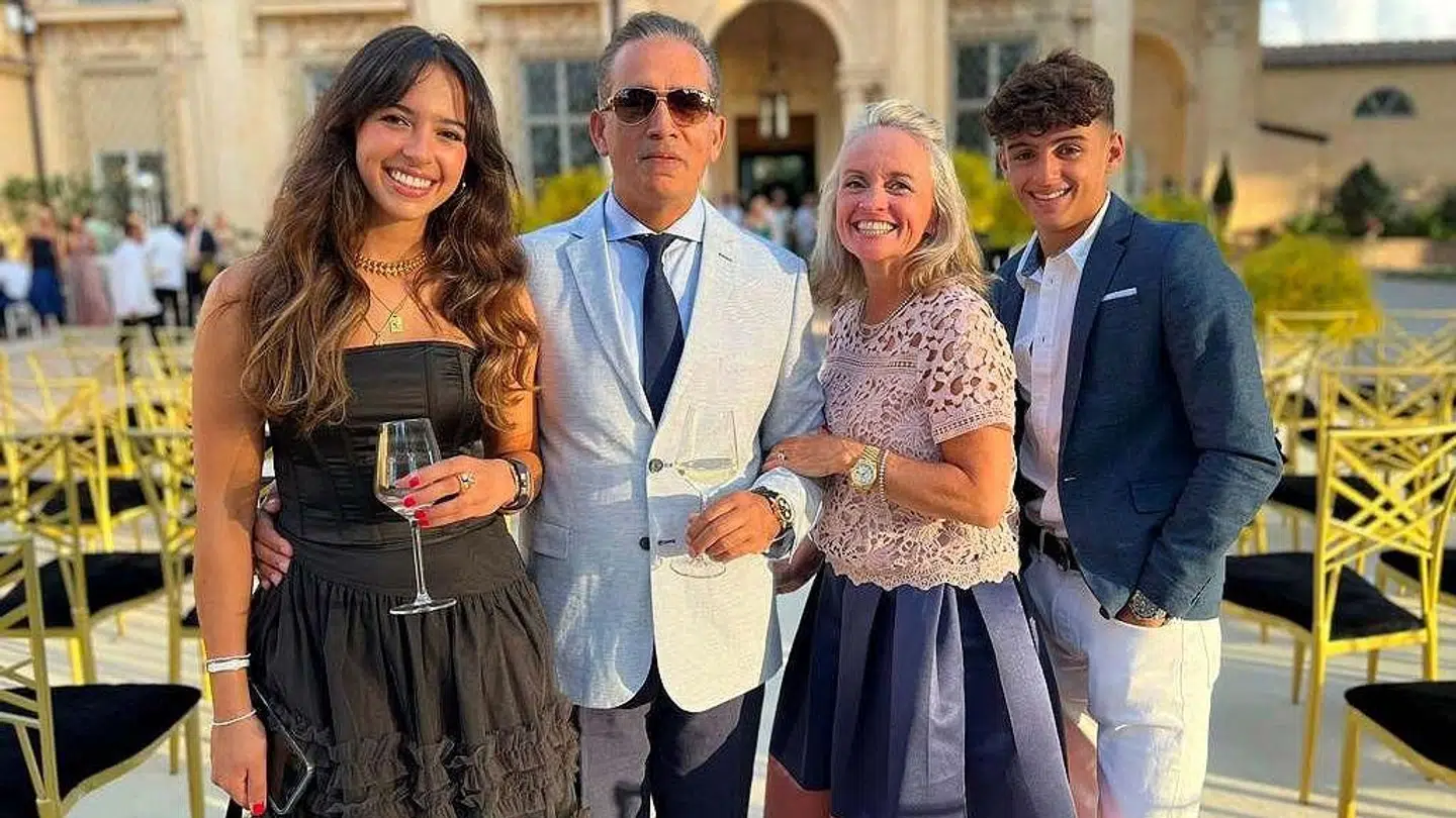 Her ses Grace O'Malley-Kumar med sin familie.