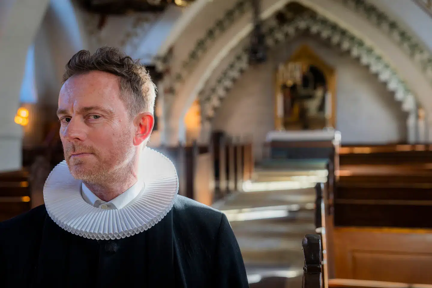 »Det værste er, når man skal fortælle andre, hvem man er. Hader jobsamtaler. Det er ikke til at vide, hvor man skal begynde. Man ved, at det ikke kommer til at hænge sammen. At man aldrig når ind til sandheden om sig selv,« skriver Karsten Møller Hansen.