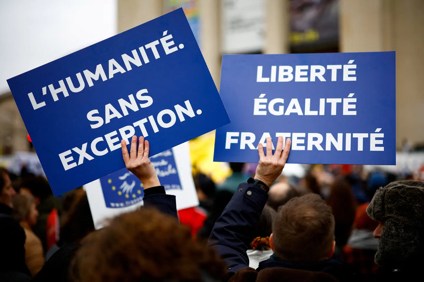 Frankrigs nye indvandringslov er blevet mødt med protester rundt om i landet. "Menneskelighed uden undtagelse" og "Frihed, Lighed og Broderskab" lød det på plakater under en demonstration i Paris i sidste uge.