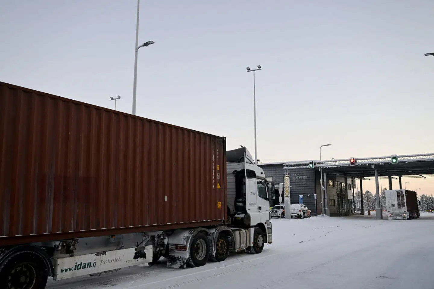 Trods omfattende sanktioner og kontrol ved grænseovergangene – her mellem Finland og Rusland i det nordligste finske Lapland – lykkes det fortsat russerne at skaffe sig avanceret vestlig teknologi.