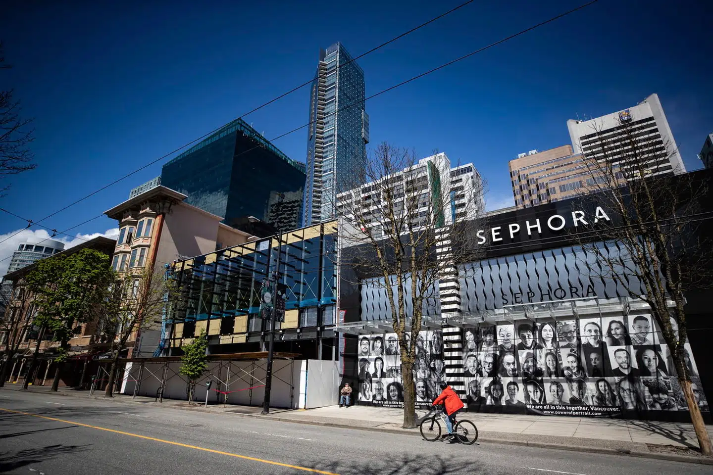 Piger i tiårsalderen er begyndt at interessere sig for hudpleje. Det er nu teenagere, der bruger flest penge på produkter, der har til formål at give dig »ung hud«.