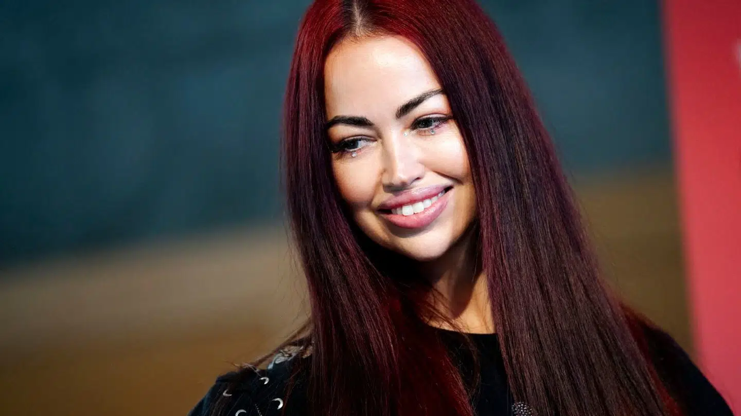 Aura Dione, da årets artister til Dansk Melodi Grand Prix 2024 præsenteres på et pressemøde i DR Koncerthusets Foyer torsdag den 25. januar 2024. Dette års Melodi Grand Prix løber af stablen den 17. februar i DR Koncerthuset.