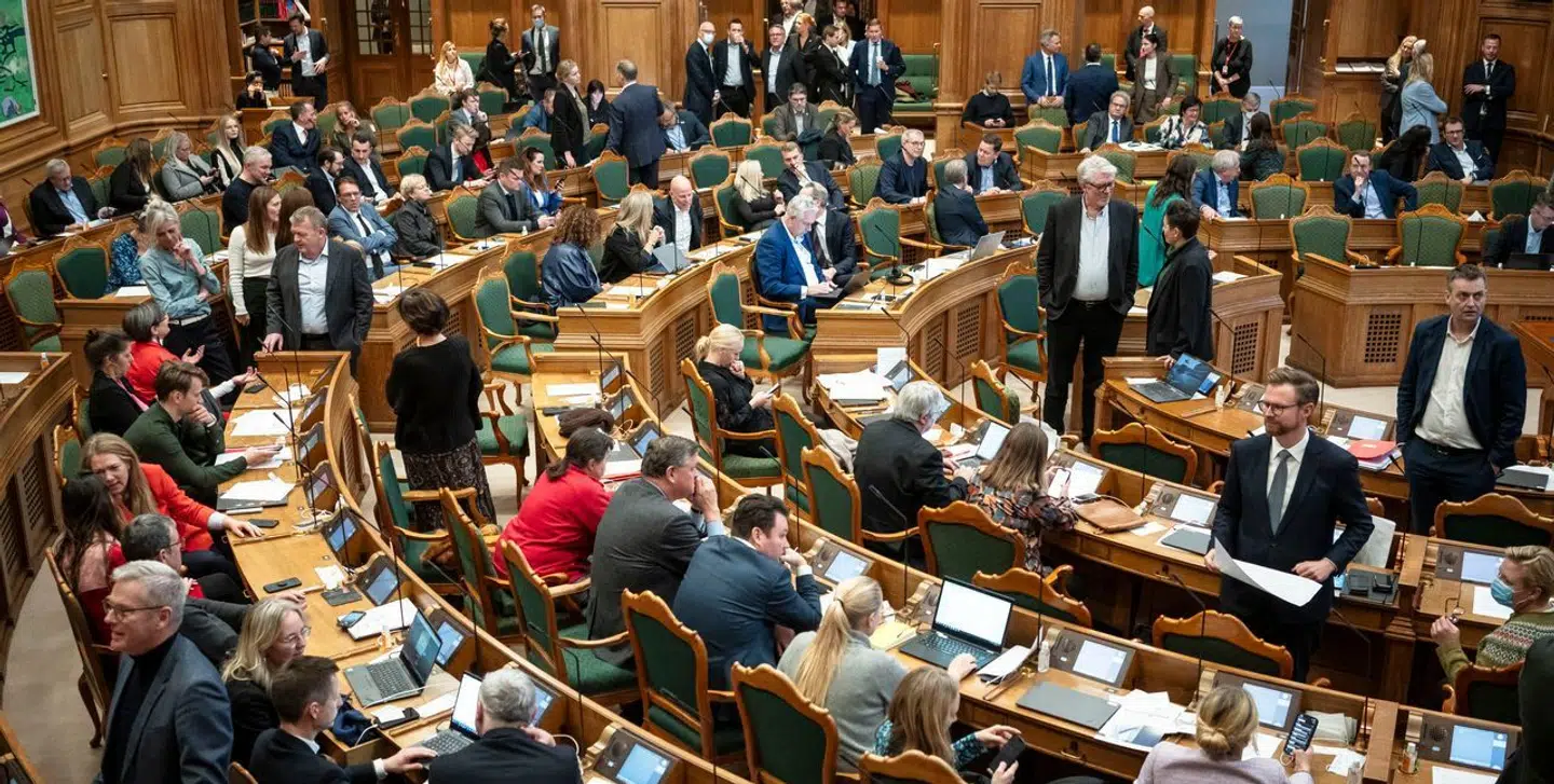 Flere partier i Folketinget er særdeles kritiske overfor tempoet i lovgivningsarbejdet.