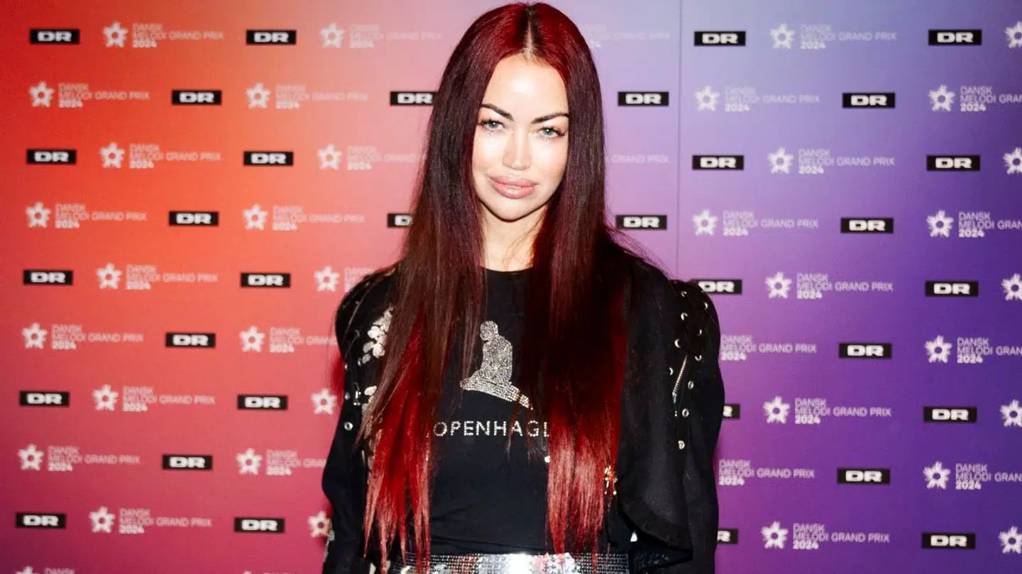 Aura Dione, da årets artister til Dansk Melodi Grand Prix 2024 præsenteres på et pressemøde i DR Koncerthusets Foyer torsdag den 25. januar 2024. Dette års Melodi Grand Prix løber af stablen den 17. februar i DR Koncerthuset.. (Foto: Ida Marie Odgaard/Ritzau Scanpix)