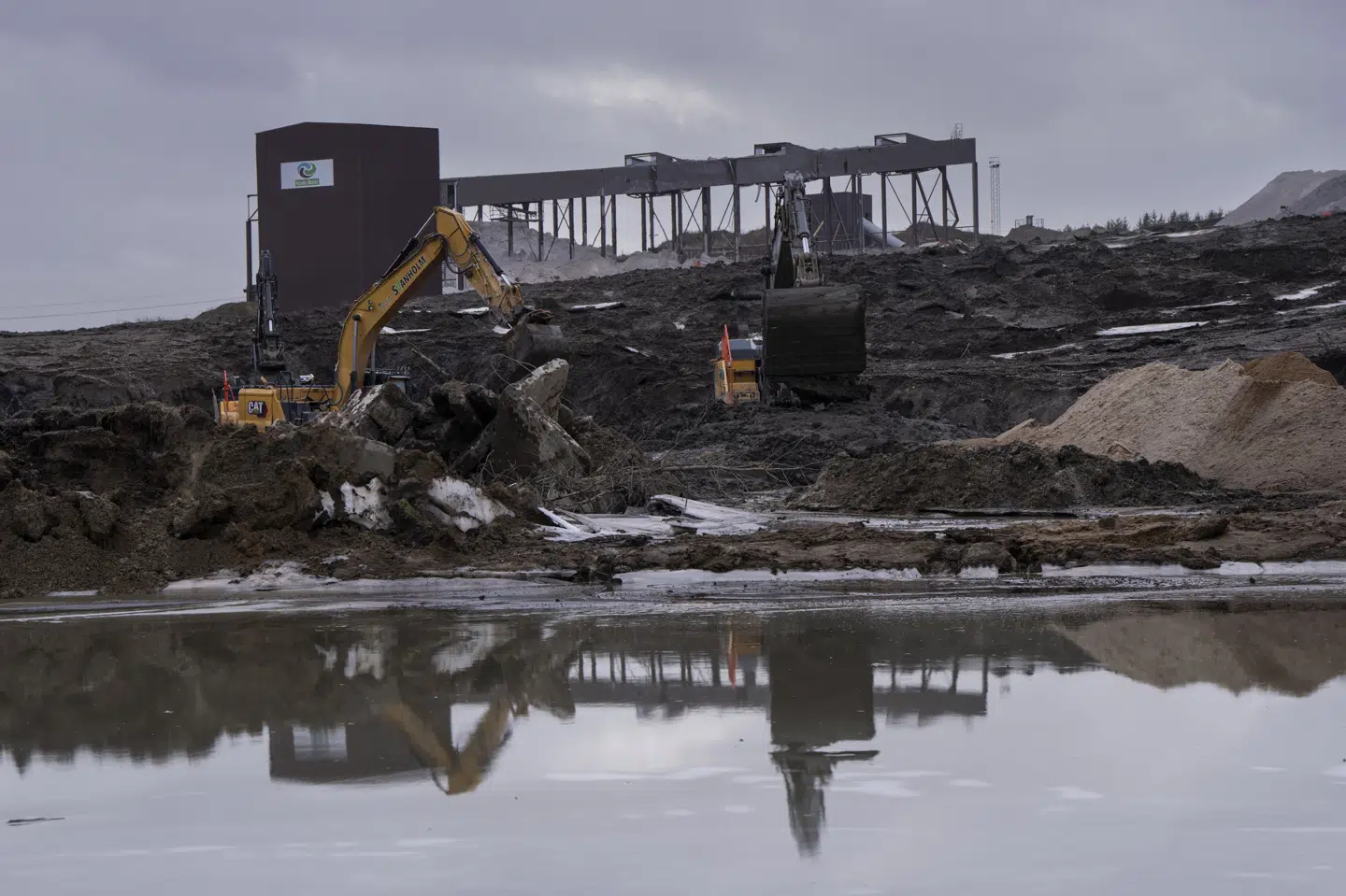Løbende oplysninger understreger ifølge Venstre behovet for, at Randers Kommunes gøren og laden skal undersøges i sagen om jordskreddet ved virksomheden Nordic Waste. (Arkivfoto).