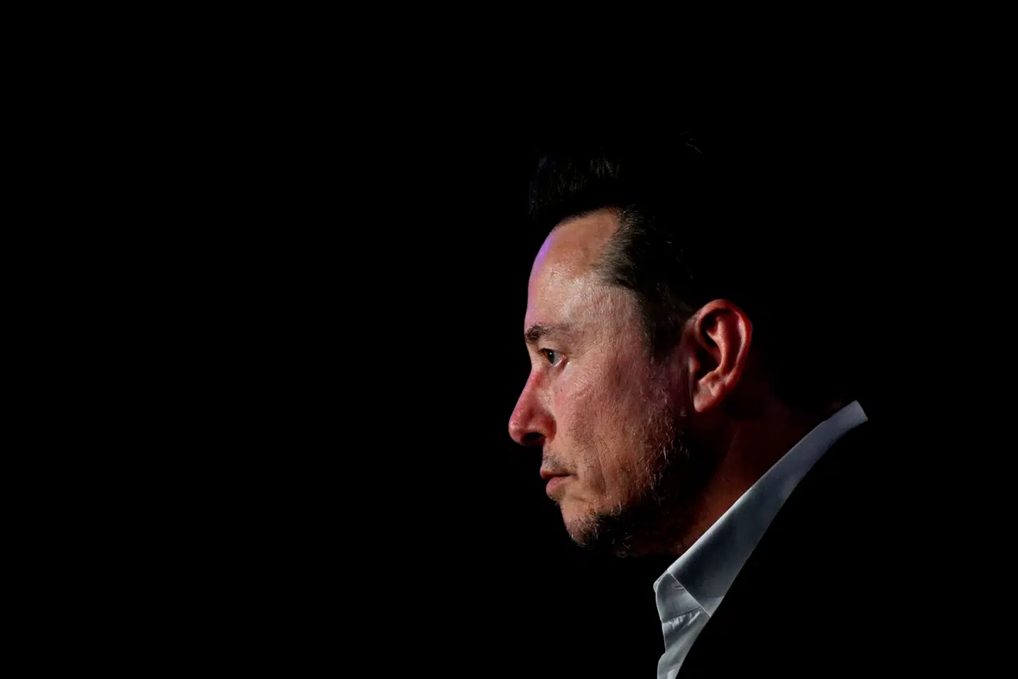 Elon Musk har ikke været i stand til at forklare investorerne, hvorfor indtjeningen og produktionen ikke lever op til forventningerne, lyder kritikken.