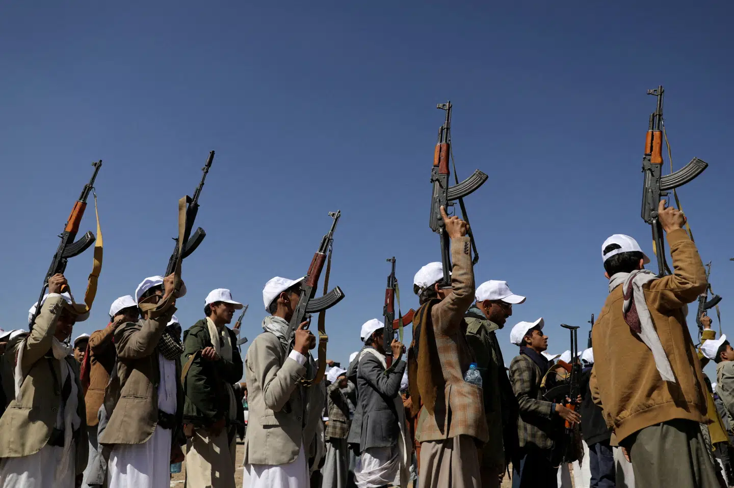Bevæbnede Houthi-medlemmer ses her under en march i Yemen. (Arkivfoto)