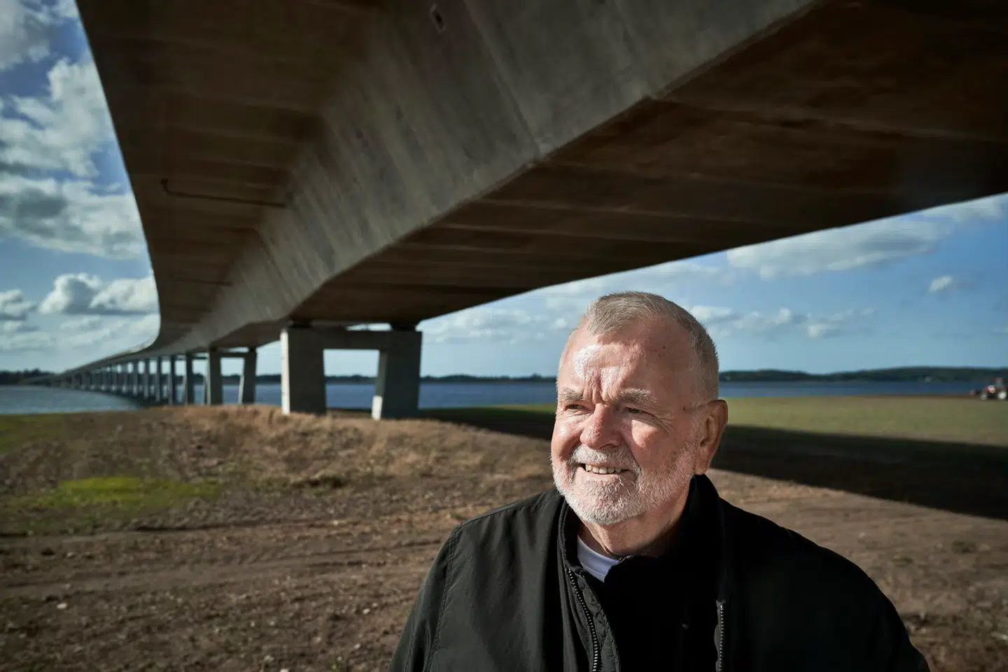 DSV-stifter tager udskældt milliardær i forsvar.