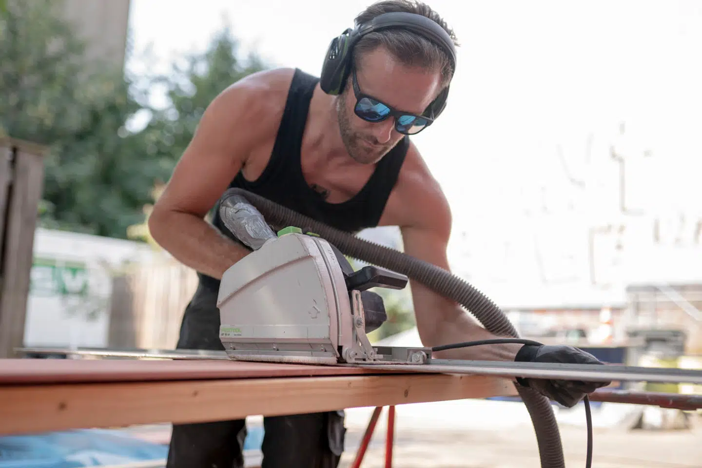 De faglærte har siden 1995 oplevet så store lønstigninger, at tømrere for længst har overhalet kunstnerisk uddannede akademikere målt på årslønnen, og de faglærte haler også kraftigt ind på de humanistisk udlærte akademikere.