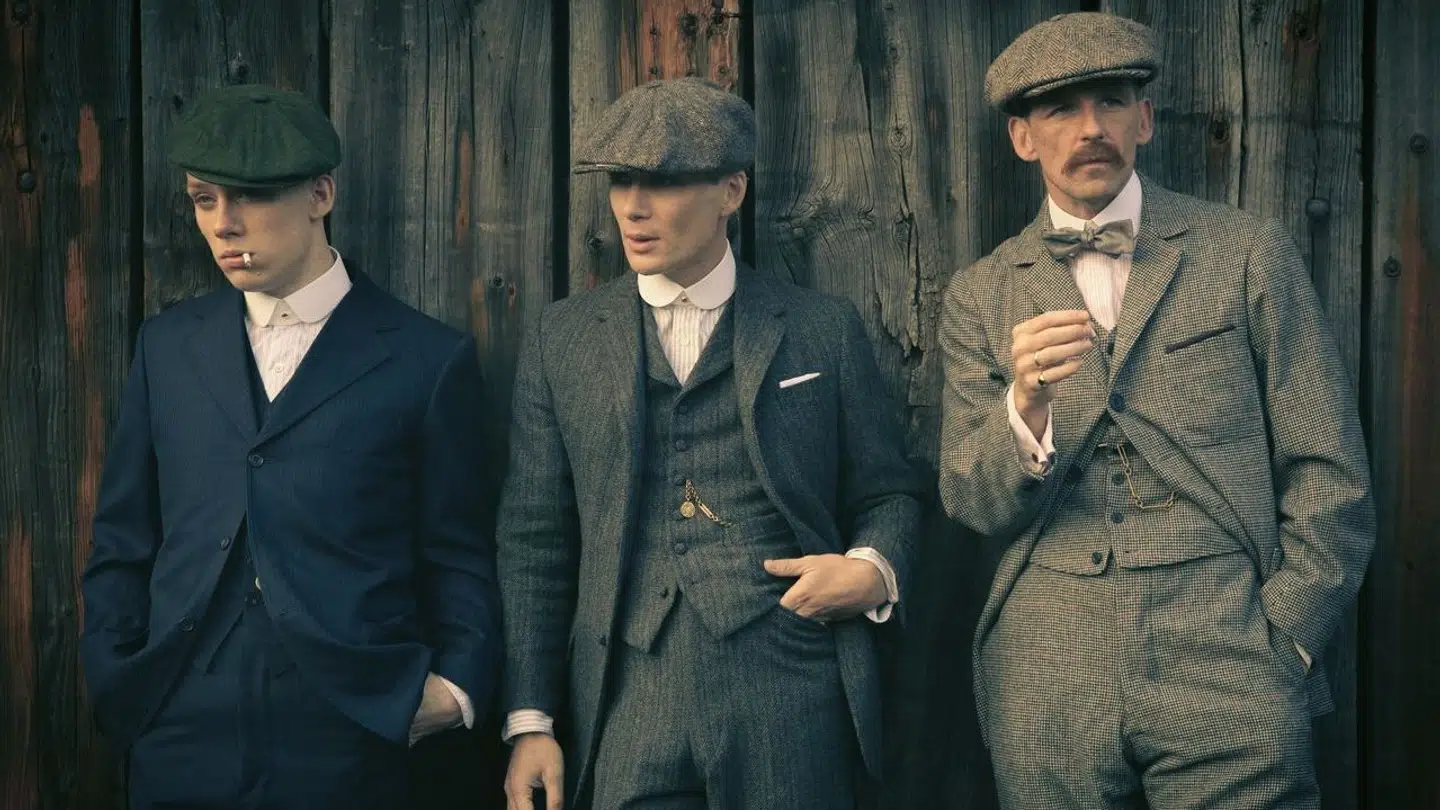 Paul Anderson som Arthur Shelby til højre.
