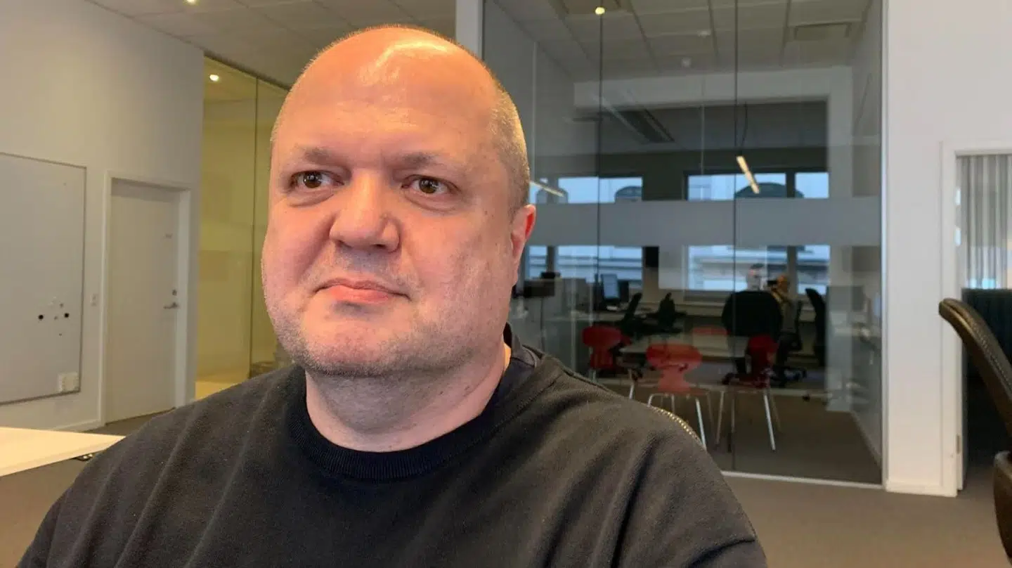 Svindlere ringede mandag formiddag gang på gang til René Nielsen og udgav sig for at være fra dansk politi.