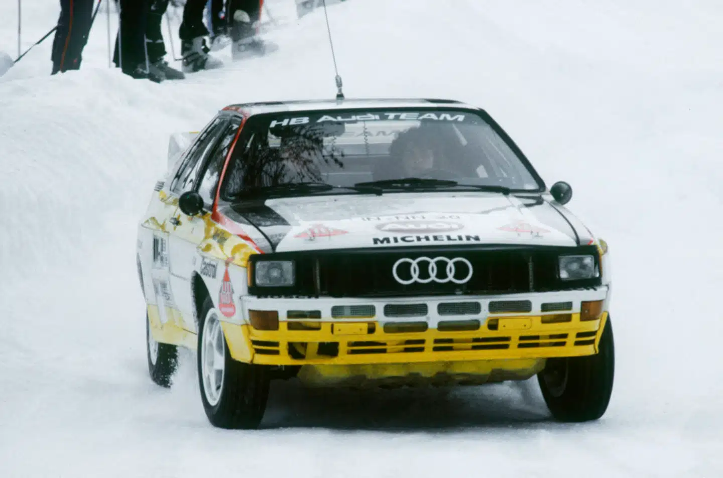 Audi dominerede rallykonkurrencer i begyndelsen af 1980erne på grund af det quattro-firhjulstræksystem, som firmaet selv havde udviklet. Men Audi er slet ikke den teknologiske frontløber, det har været. Billedet er fra 1984, hvor franske Michèle Mouton sad bag rattet.