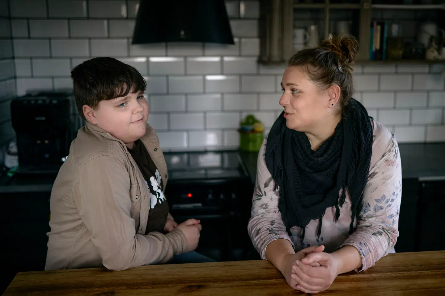 Liff Olivia Bytov bor med sin søn Julius uden for Sorø. Hun og Julius' far, Jakob Kargaard, forstår ikke, hvorfor familien først nu får hele sandheden om drengens sygdomsforløb.