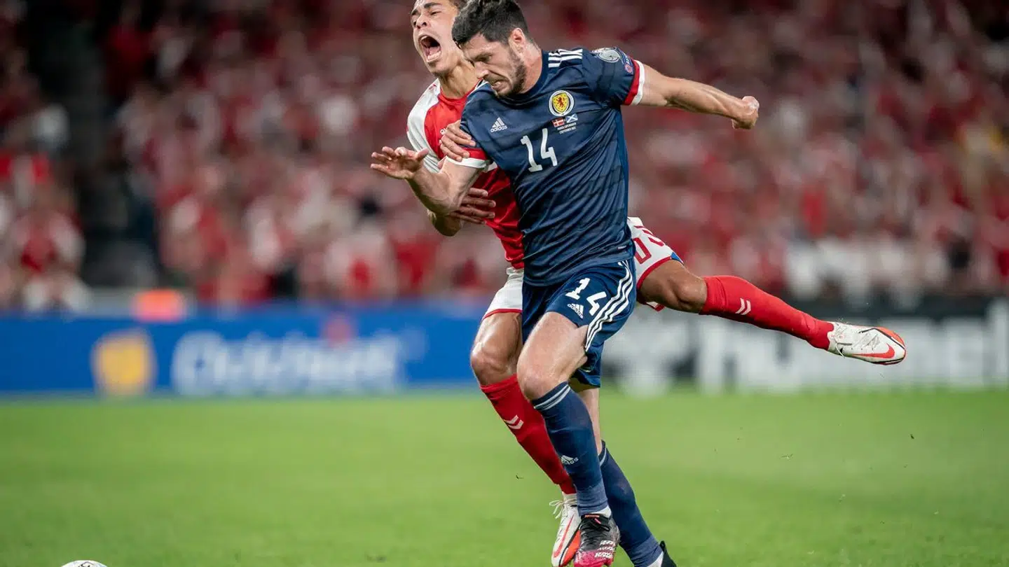 Scott McKenna spillede senest i Parken i September, og han er altså en mand, man kan slå sig på.