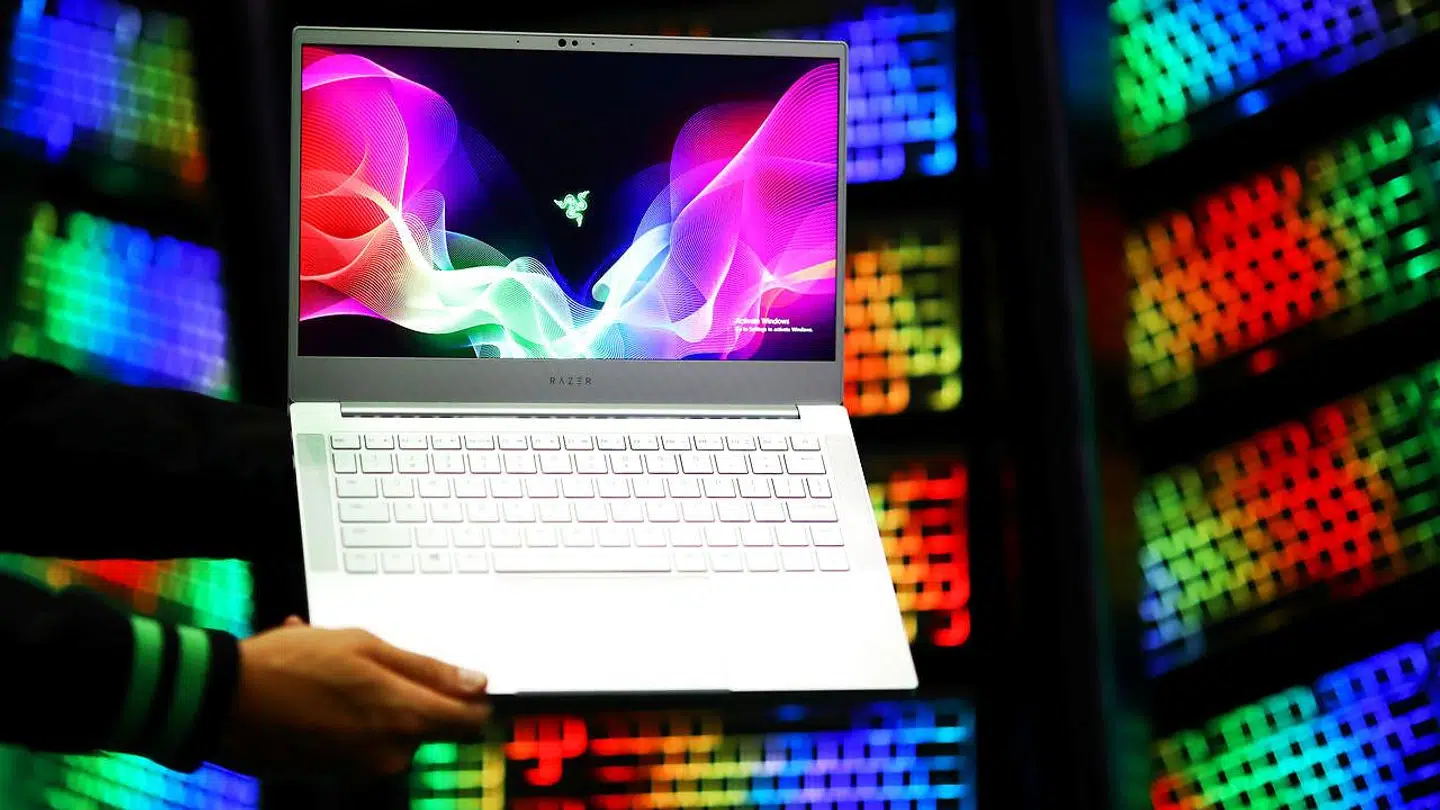 Supertynde og -lette bærbare PCer, også kaldet ultrabook-PCer, vinder stadig fleres hjerter. Her er det producenten Razers seneste Blade Stealth 13-PC, som blev fremvist i sidste uge på Europas største forbrugerelektronikmesse, IFA, i Berlin. Arkivfoto: Hannibal Hanschke, Reuters/Ritzau Scanpix