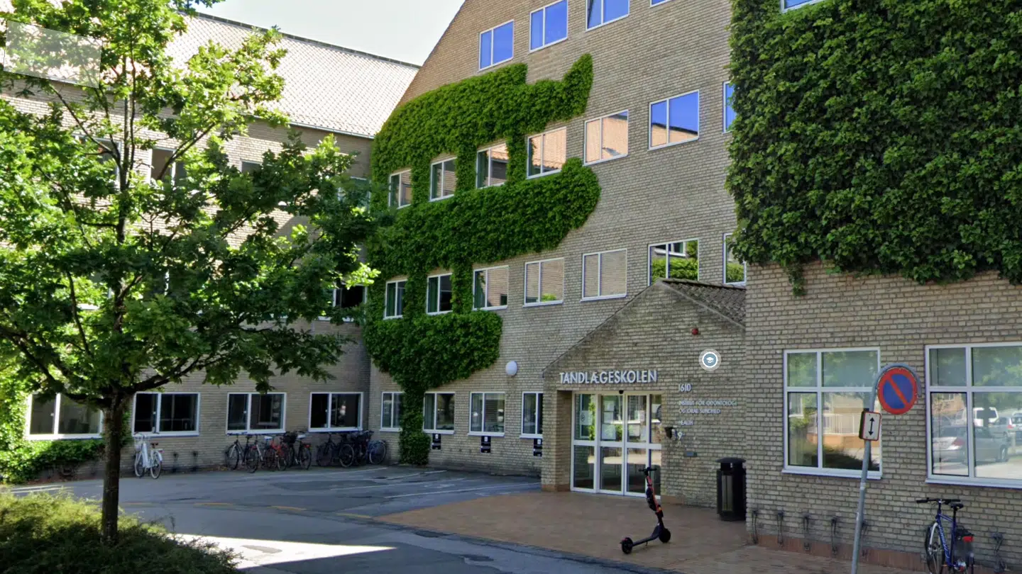 Den 66-årige arbejdede i fem år på Tandlægeskolen på Vennelyst Boulevard i Aarhus.