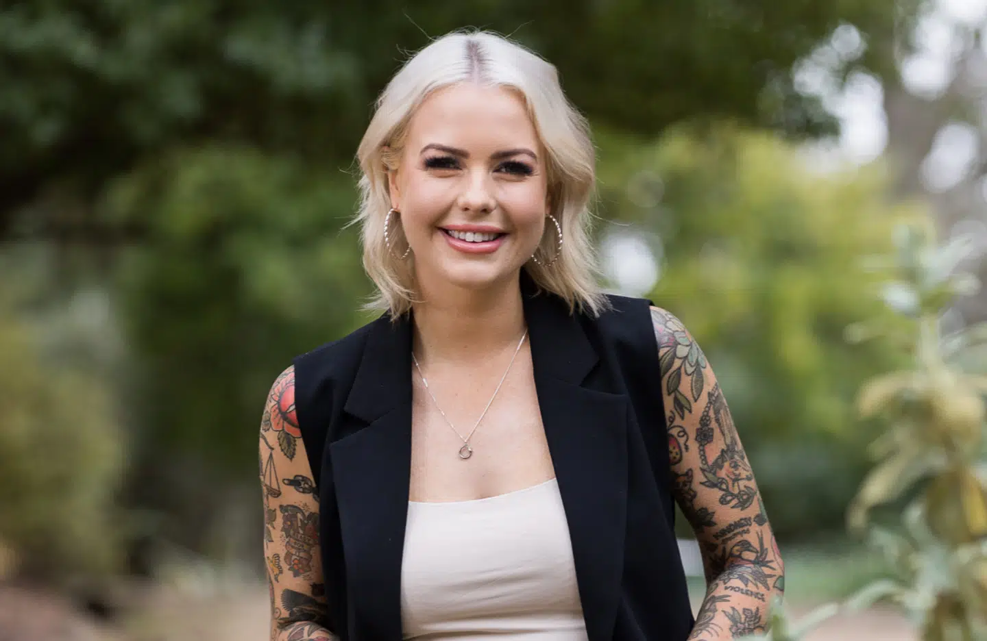 Det er ikke mange dage siden, at der dukkede falske pornografiske billeder op af Taylor Swift på sociale medier. Nu har den australske politiker Georgie Purcell anklaget et medie for at redigere et billede af hende, så hendes bryster fremstod større.