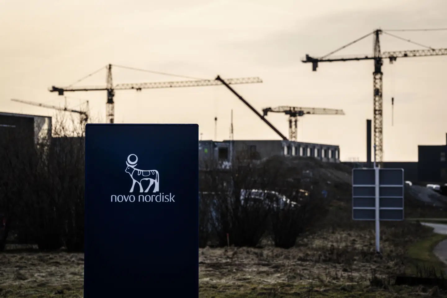 Novo Nordisk kæmper på livet løs for at kunne følge med efterspørgslen, blandt andet ved at bygge nye fabrikker eller udvide de eksisterende, som her i Hillerød.