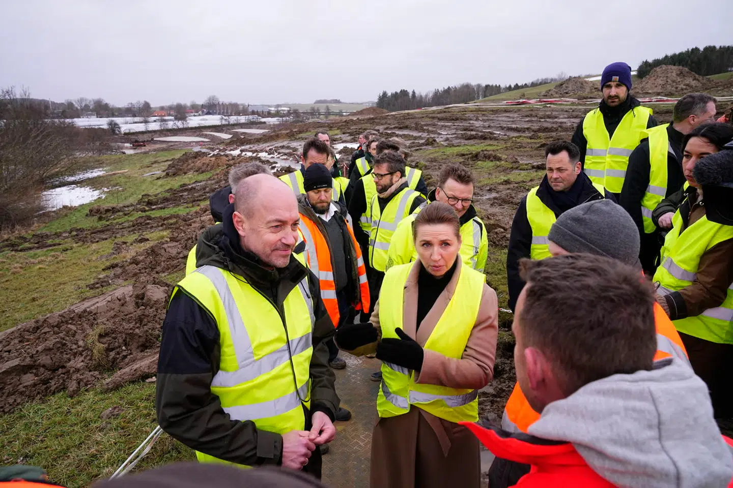 Statsminister Mette Frederiksen (S) og miljøminister Magnus Heunicke (S) besøgte Ølst nær Randers mandag i sidste uge.