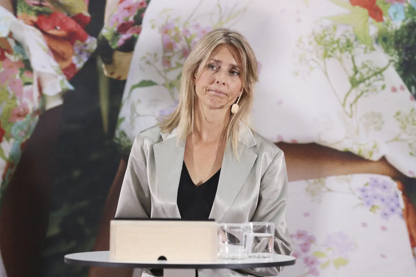 Helena Helmersson er ikke længere administrerende direktør for H&M. Hun har valgt at sige op efter en intensiv tid, oplyser hun i forbindelse med fremlæggelse af regnskabet.