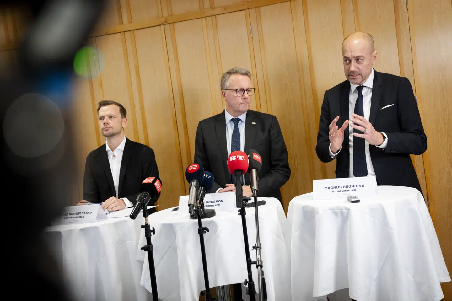 Tre S-ministre på stribe fortalte fredag, at statens advokat, Kammeradvokaten, skal undersøge Nordic Waste-sagen. Hvorvidt Randers Kommune har et ansvar, stod ikke til at skulle undersøges. Det skal det nu, har miljøminister Magnus Heunicke (S) meldt ud.