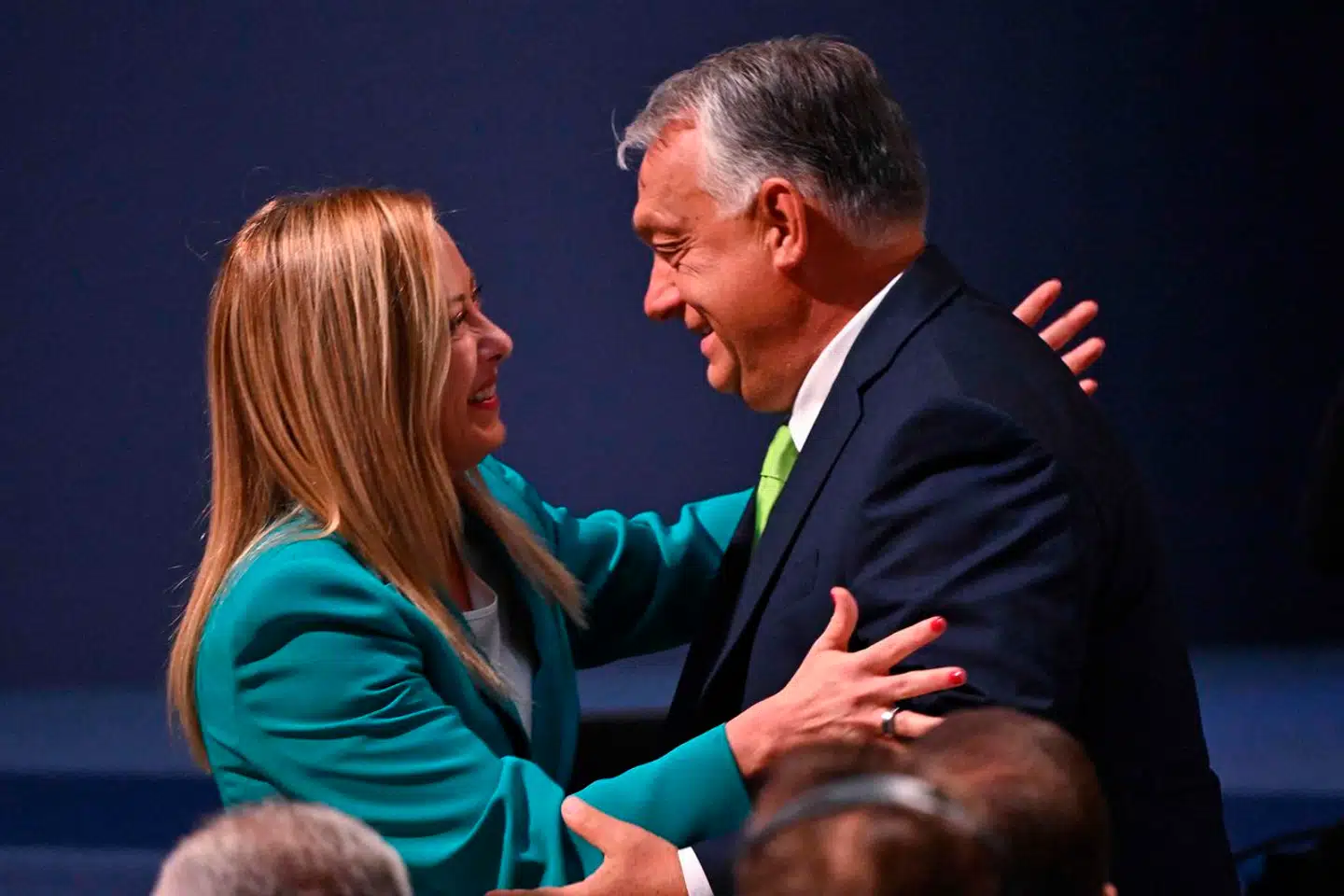 Både den italienske premierminister, Giorgia Meloni, og den ungarske præsident, Viktor Orbán, er inviteret.