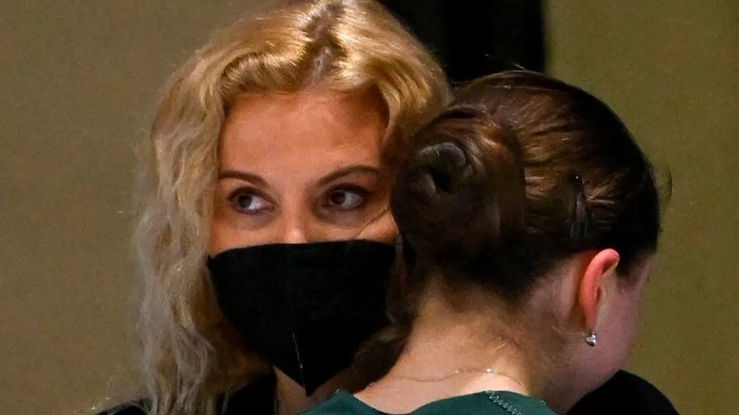 Valieva med sin træner Eteri Tutberidze.