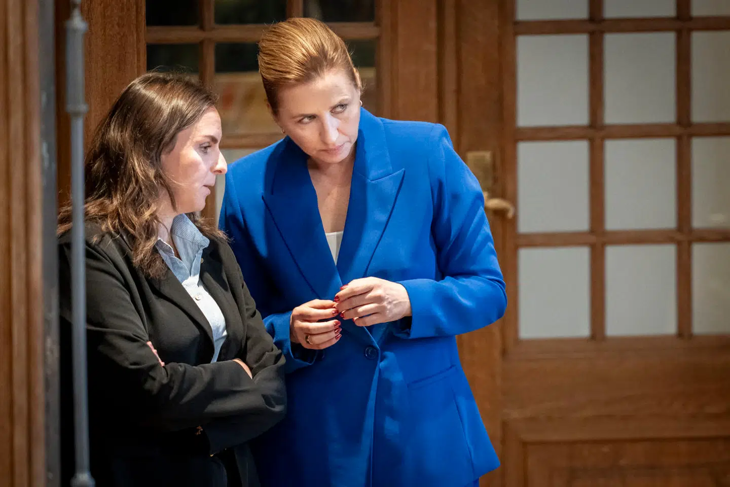 Moderaternes politiske ordfører Monika Rubin blev valgt til Folketinget for første gang i 2022. Her ses hun i Folketingssalen sammen med statsminister Mette Frederiksen. Foto: Mads Claus Rasmussen/Ritzau Scanpix