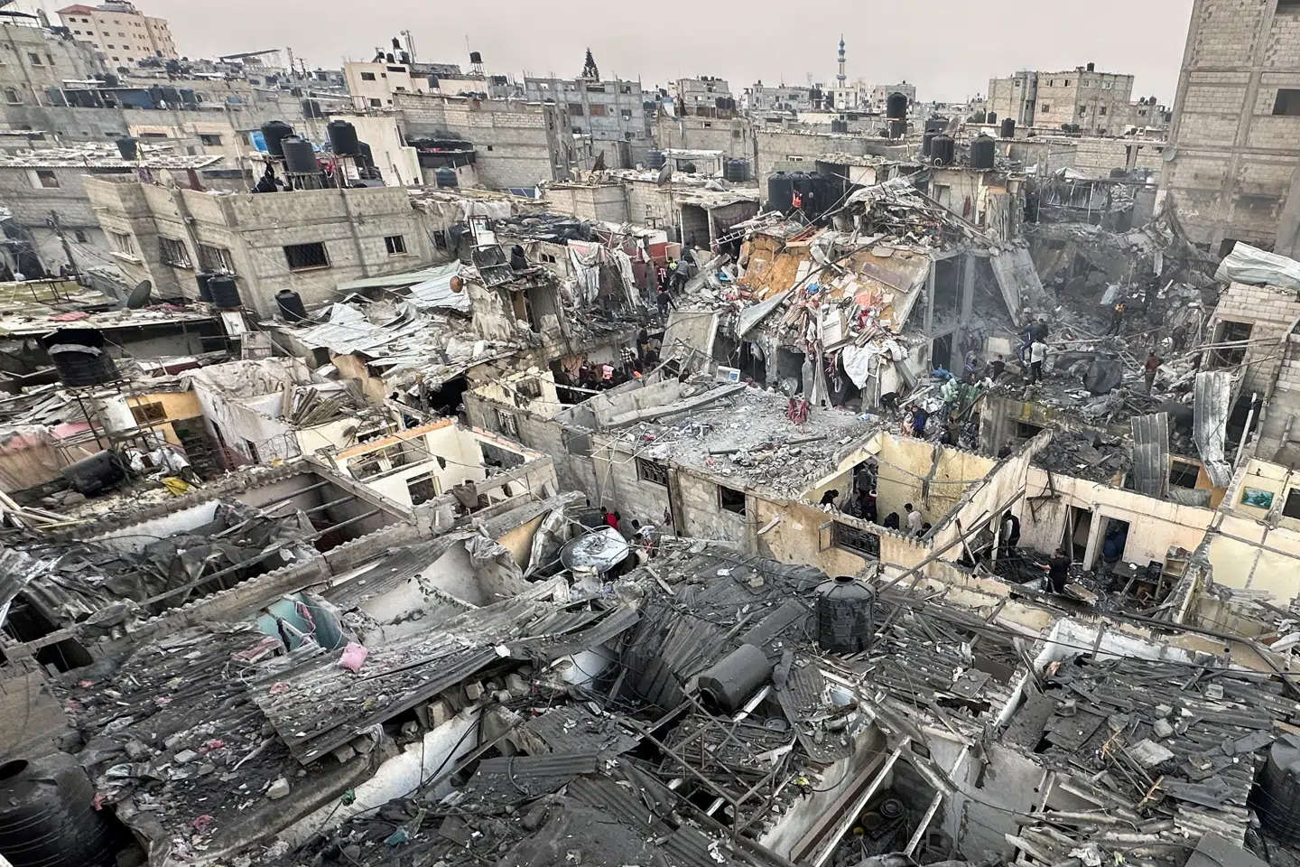 Der er udbredt mangel på rent vand og mad i Gazastriben, hvor Israel har udført mange bombeangreb siden oktober. Onsdag er tre personer fra den danske evakueringsliste kommet til Egypten fra Gaza. (Arkivfoto).