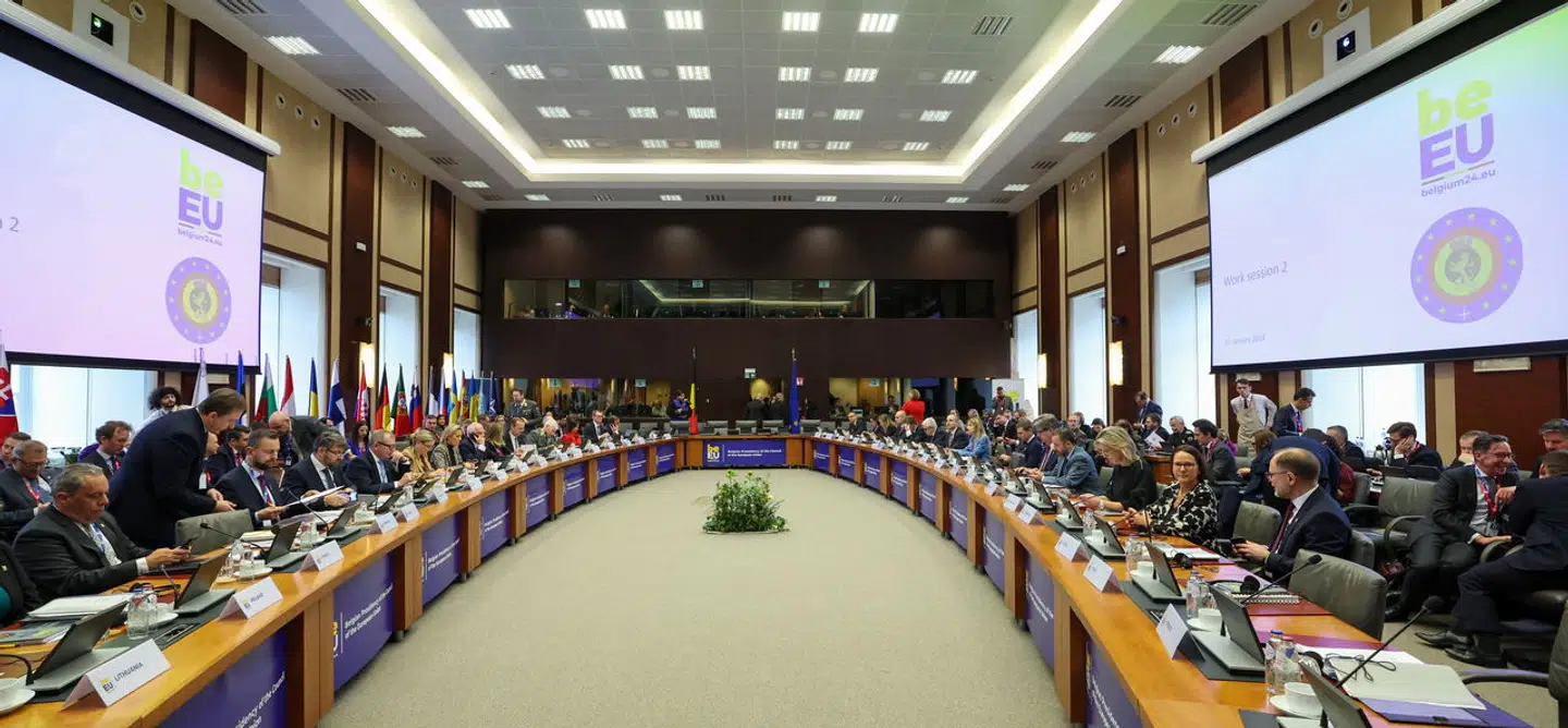 EUs forsvarsministre til uformelt møde onsdag. Det var efter mødet, at forsvarsministeren ændrede kurs. Men det internationale pres for at gøre det startede længe før da.