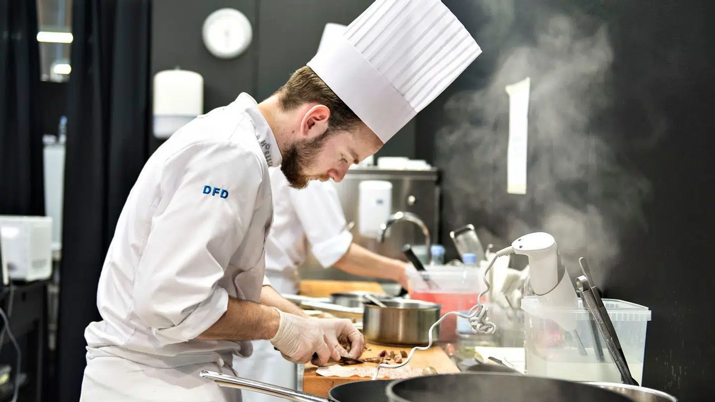 Kok Michael Tønner Stokholm, der tidligere har arbejdet i Nordisk Spisehus. Restauranten har i mange år været omtalt i Michelin-guiden, siger ejeren Frantz Longhi, der nu har begæret den konkurs.