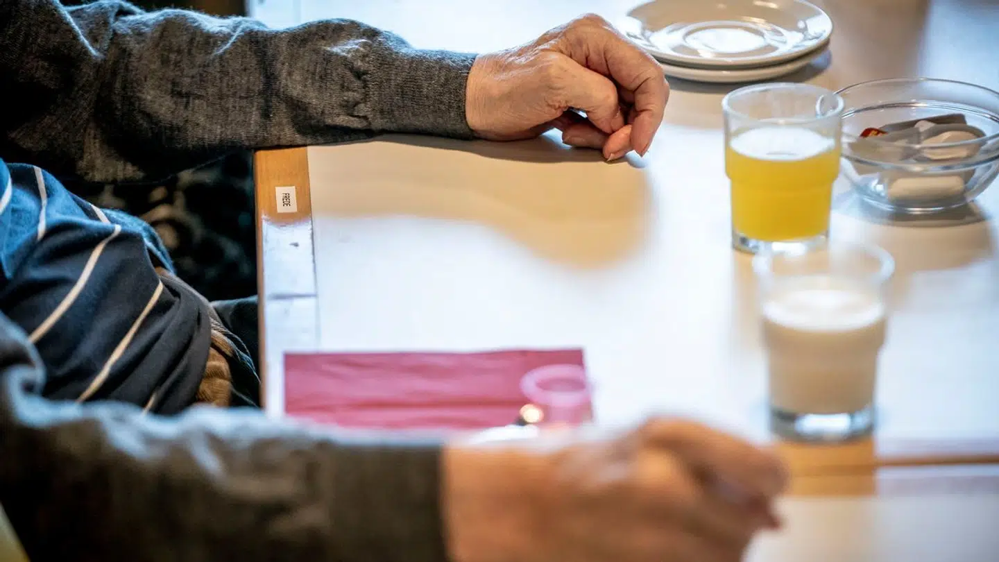 En ansat på plejehjemmet i Odense er tiltalt for at have skubbet en ældre beboer omkuld og trukket ham hen over gulvet, selv om manden havde en hofteskade. Arkivfoto.