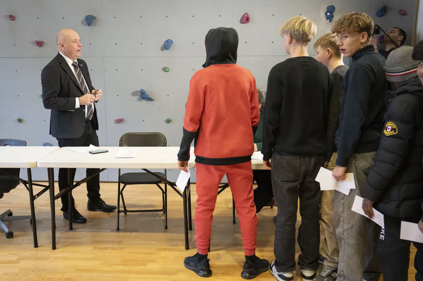 Folketingets formand, Søren Gade (V), åbnede tidligere torsdag skolevalget 2024. Her ses han på Nørrebro Park Skole.