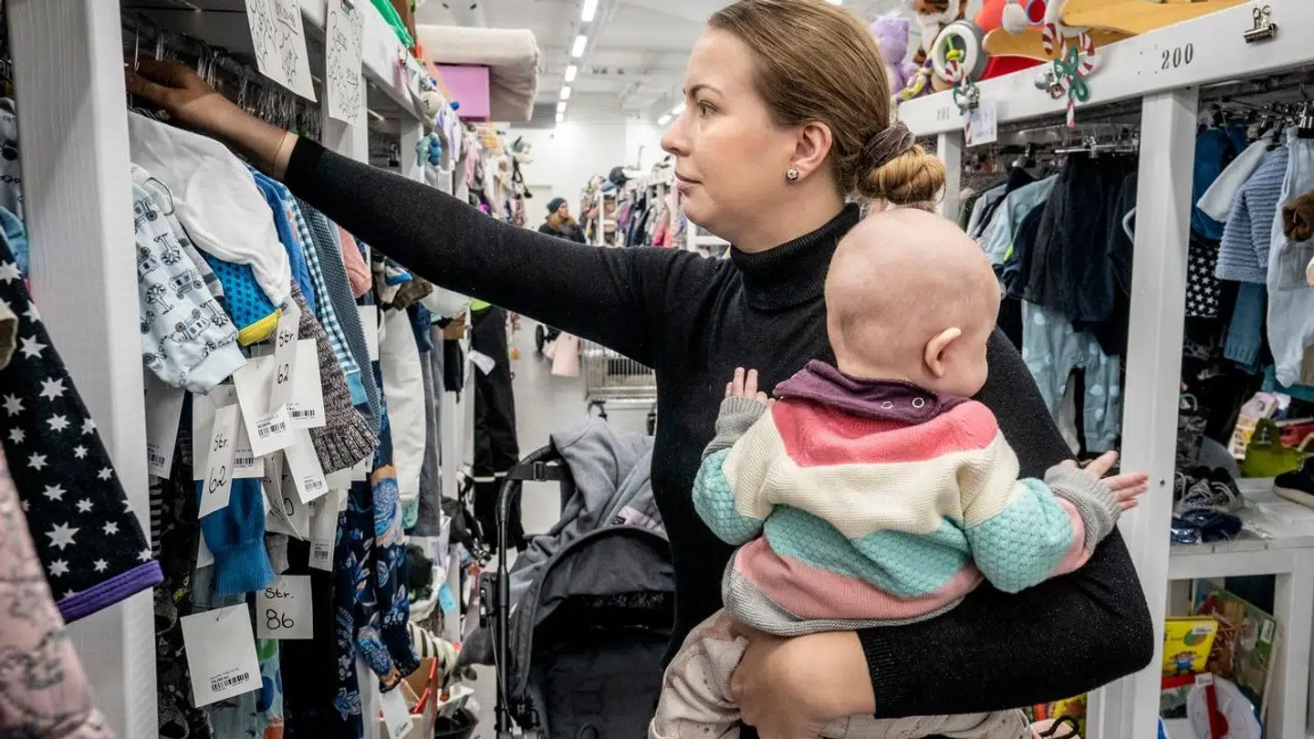 Her ses Christina Bremsen på 28 år med sin datter Ella på fem måneder i Børneloppen.