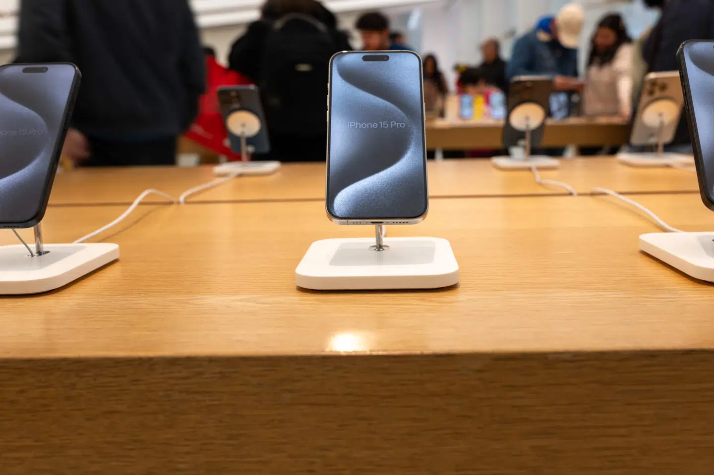 Apples nye smartphone, iPhone 15, har været et hit og en af grundende til, at Apple formåede at hæve omsætningen i første kvartal af finansåret 2024.
